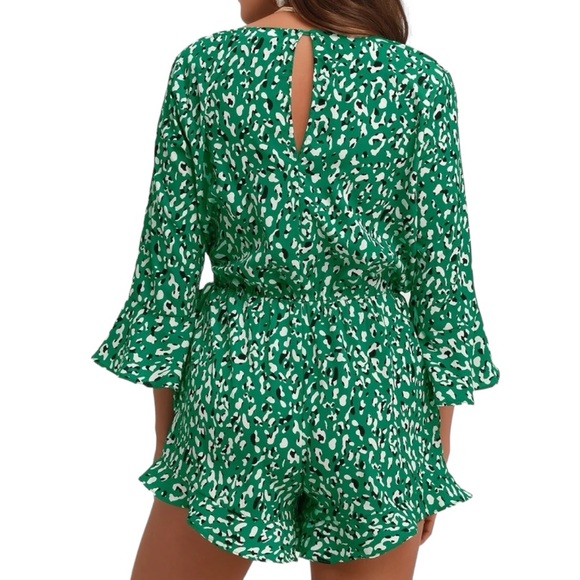 NWOT | Lulu’s Make Moves Green and Black Flounce Sleeve Romper - Picture 4 of 10